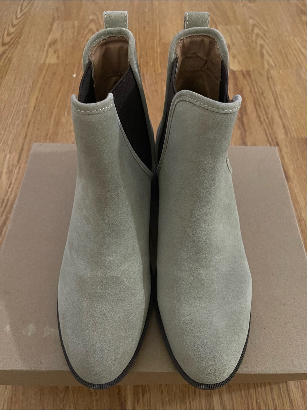Steve Madden Darbie Women’s 8 Taupe Suede Chelsea Ankle Boots NEW W/ BOX